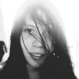 Física, Ingeniera Ambiental, Artista Plástica, (músico, bailarina y actriz sin documentación), HUMANISTA, doble vida.