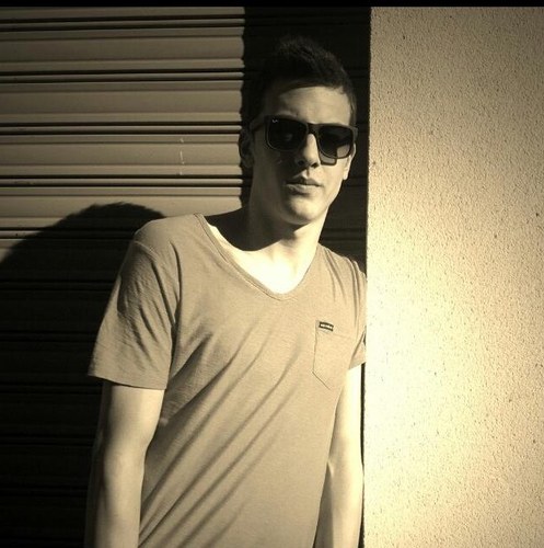 martinez2595's profile picture.