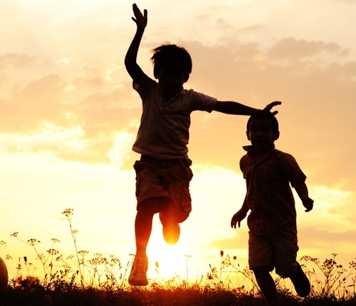 LeaveRKidsAlone's profile picture. Leave Our Kids Alone wants an end to advertising aimed at children under the age of 11. We believe advertisers should target parents instead. #BanAdsAimedAtKids