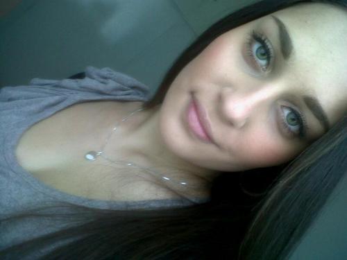 shareneee's profile picture. 