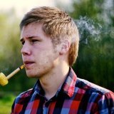 Stryger katten mod hårene og spiller matador med din lillebror