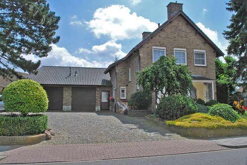 huis_spaubeek's profile picture. HUIS TE KOOP: Zeer snel en bijna kosteloos aan te passen gebouw met multifunctionele werkplaats voorzien van 57m2 kelderruimte met een stahoogte van 2,5 meter.