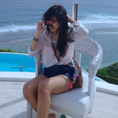 an overthinker. naturally curious. type of person who gets excited over things easily.