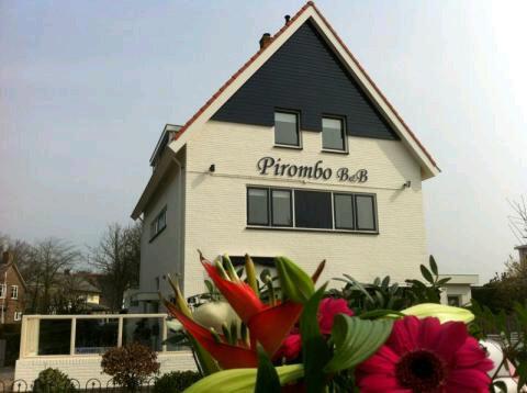 Een gezellige Bed & Breakfast in een sfeervolle villa op loopafstand van het centrum en het strand. Email: info@pirombo-noordwijk.nl