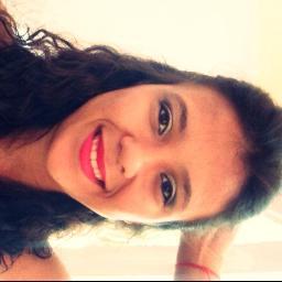Deus hoje se sentou ao lado da sua cama, passou as mãos em seus cabelos e disse: ”Fica tranquilo,eu nunca vou te deixar.