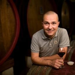 Our family estate cultivates some 64 hectares over 3 different appellations: Lirac, Tavel and Côtes du Rhône.