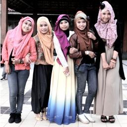 ComModelHijab's profile picture. 