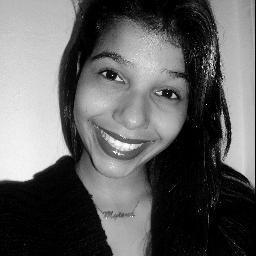 Viver, sorrir, família, amigos; simpática, carinhosa, boba, humilde, filha do Rei, cantar e adorar!! (:

http://t.co/Y1hTG2322B