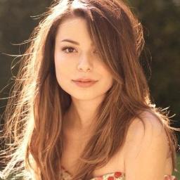 Official twitter of new @MirandaCosgrove's Spring Break photoshoot. Follow!