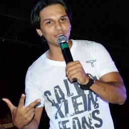 Vocalista do @Swingadooficial, abençoado por Deus, flamenguista nato, amante do futebol e realizado com o que eu faço !