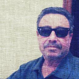 Nascut a L'Hospitalet de pare català i mare murciana. Independentista convençut. no vull morir espanyol. Faré tot el que sigui perque això no passi.