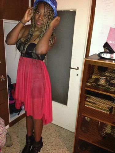 Hello my name is Giovania.I Love @JesseMcCartney ♥♥♥ And @Rihanna ♥♥♥