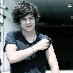 love harry styles, zayn malik, niall horan, louis tomlinson and liam payne. thats about it.