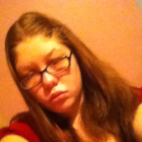 Loves justin bieber 
Jersey shore 
Lots of music and everything else
Is single!
And lonely and so bored and loves justin levensalior he is so hot!!!!33333