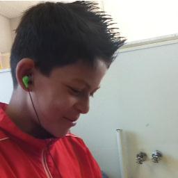 I LOVE SOCCER AND XBOX!!!!!!!
U FOLLOW ME I FOLLOW U!!!