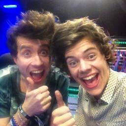 Names Drew, i am inlove with Nick Grimshaw, broadcaster for BBC radio 1. :) follow my other accounts @Drew_Was_Here23 @NiamLarry3some & @Canadian_Ed23