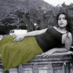 I like to live with peace,nature, sorrounded of real people and love!!!