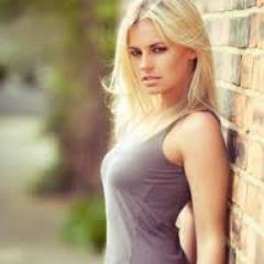 SomethingLaura3's profile picture. Im a nice girl that's also fashionable ;)