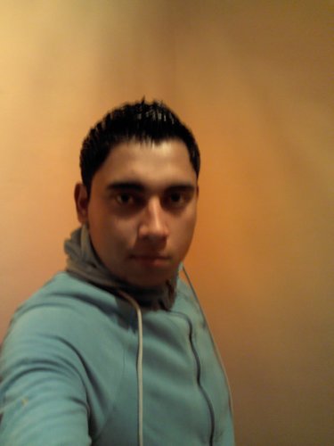 Un hombre inteligente es aquel que aparenta ser pendejo ante a un pendejo que aparenta ser inteligente.