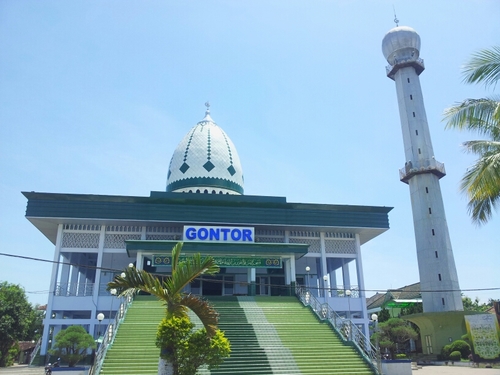 The Official Pondok Modern Darussalam Gontor Twitter feed. Updates on news and events at  Darussalam Gontor Modern Islamic Boarding School