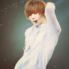 ผมแทมินค้าบบ!! มาจากวง SHINEE มักเน่สุดน่ารักครับ *0* ฟอลเยอะๆน้า *ทำปุอิ๊ง* 8/4/56 #_PlatinumFam