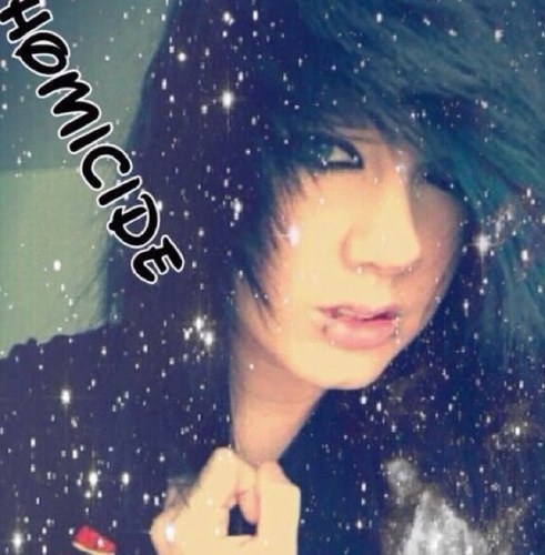 Single. British. Music keeps me alive. Kik me QueenMoltesers