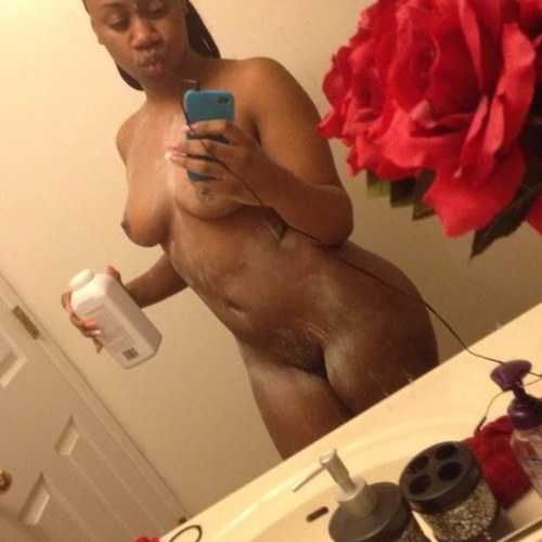 SeXicYlipZ's profile picture. mmmm .,!Sexicy,...Adorable,....AFiqhterr!
                     TbH.,! Ionn GivE aa Shidd
Engaded:)!!
BDay:March 5.96
Heiqht:5.3
Weiqht:195
Agee: Ufiquree itoutt