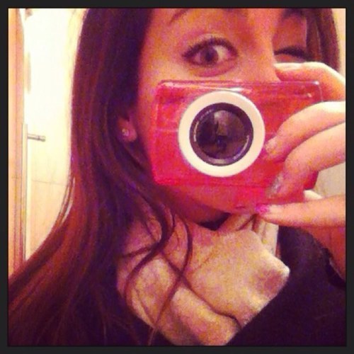 Ragazza semplice,dolce e pazza a fin di bene! Non cerco nulla in particolare, solo cazzeggiare e farmi sane risate.
Amante della musica e della fotografia :)