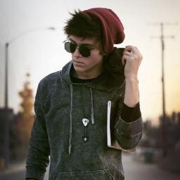 Hi .Follow me and i follow you back .