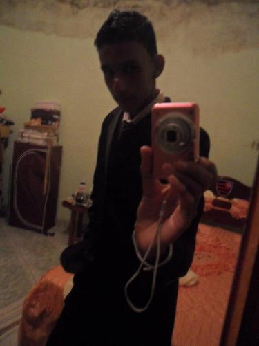 amo futebol ou qualquer esporte, sair ,se divertir.