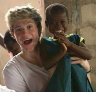 Directioner com orgulho! Amo Niall,Liam,Louis,Zayn e Harry! me identifico mais com Niall mas amo todos igualmente, faz 1 ano que sou directioner tenho 15 anos