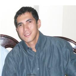 Ecuatoriano, Ingeniero en Sistemas.
