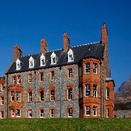 Glencoe House, built in 1896, offers elegant luxury accommodation located in 10 acres of private gardens in the heart of Glencoe on the West Coast of Scotland.