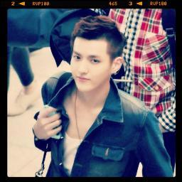 ผมคริสอู๋ฟาน เรียกผมว่าเฮียคริสหรือเฮียก็ได้ครับ^___^
มาฟอลผมบ้างนะคร้าบบ ผมไม่มีเพื่อนคุย แต่ผมเป้นคนเฟรนลี่โคตร^___^ 
ปล.ผมคลั่งคริสฮุนนะจะบอกให้-,.-