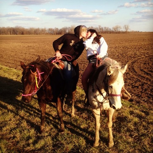 ashley's the name! 19years old. carlinville,il. country girl. country & classic rock are kind of my thing. #teamrealtree