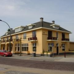 Het Decoratiehuys is gevestigd in één van de oudste panden van Elspeet, het voormalig Hotel de Zwaan. De koffie staat klaar, Henk.