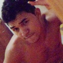 Um Herói é um individou comum que encontra a força para perseverar e resistir,apesar dos obstáculos devastadores.