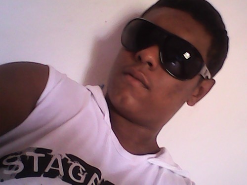 sigo senpre minha vida e nunca olho para traz e mostro para quem me odeia do que eu sou capaz