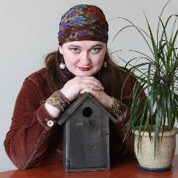 Pudulls's profile picture. Ciniskā optimiste, romantiķe, avantūriste. Pēc pārliecības - panteiste, bokononiste, ludīts un hipijs. Nodarbe: cilvēks-orķestris.