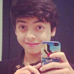 Pra que uma bio, se minha vida se resume a @guisetaoficial @DaneluzGustavo e @ThomazC_14 ...Seguida por @EquipeCarolM 1/5/13 - @WittnerThiago 4/5/13
