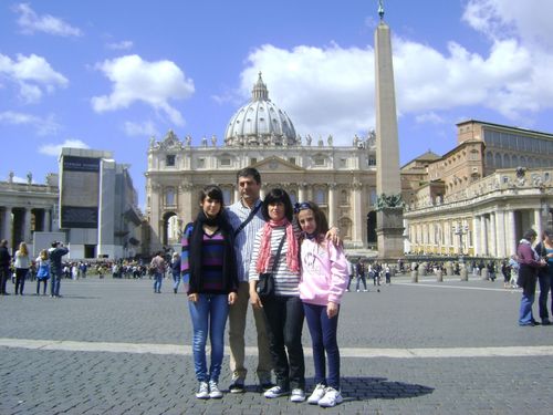 jose29137's profile picture. No tenia bastante kon vigilar del lobo a la ovejita y ahora el corderito....