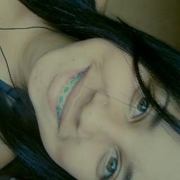 Não quero que finja sentimentos por mim. Não aceito que segure a minha mão se tem a intenção de solta-la. Só quero o que for verdadeiro ;*