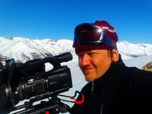 Realizador de TV. Degustador de series de TV.
Asador experto. Co-creador de @theatticpro