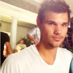 Ser Taylor Lautner, talentoso, lindo e sensual... pode! Divirta-se com minhas dicas
