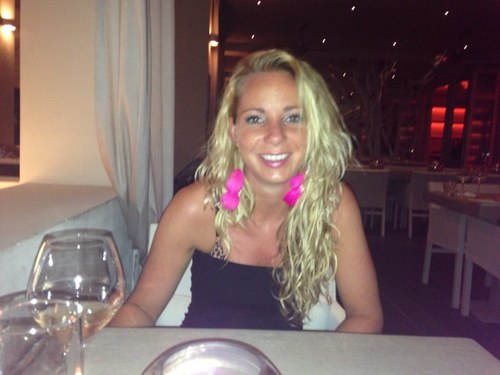 renatie's profile picture. life is short, break the rules, forgive quickly, kiss slowly, love truly, laugh with your heart, and never regret anything, that made you smile 3