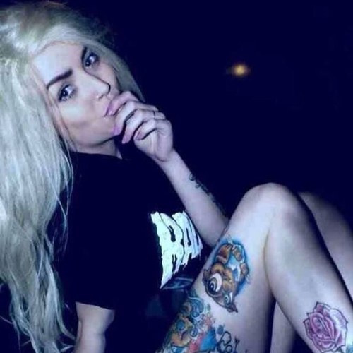 TwitBeauts's profile picture. Instagram: TwittersBeauties