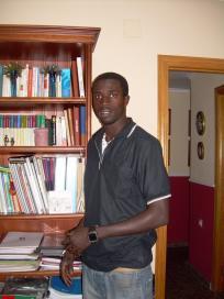interprete de lenguas internacional. estudie matemáticas. fue el presidente del club científicos del (lycee demba Diop de mbour) desde los 16 años viveenmadrid