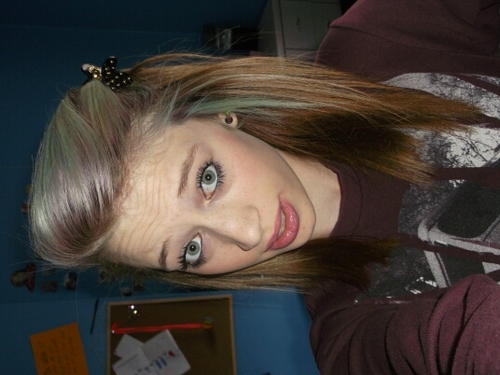 chloehumphries2's profile picture. follow me and i will folllow you back :D xx