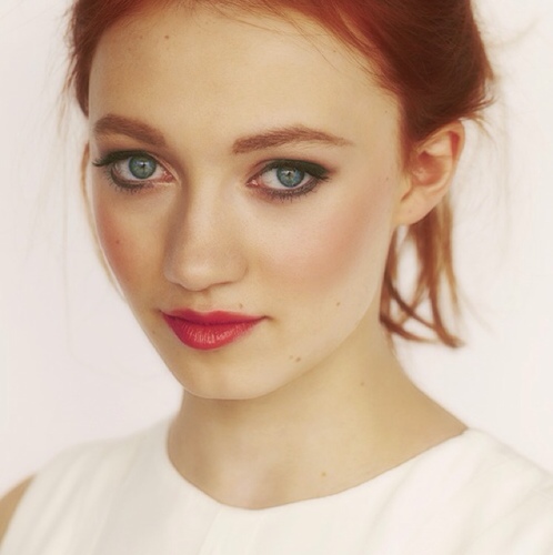 If anyone's out there.... There is hope. ~ Katniss Crossley; hunter, survivor, sly and shy queen. ~ Single, OC Character. Straight.