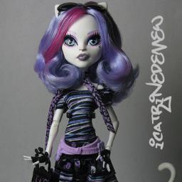 Monster artist from Scaris. It's amazing all you can see just by being at the right place at the right time. ( #MonsterHigh RP MP)